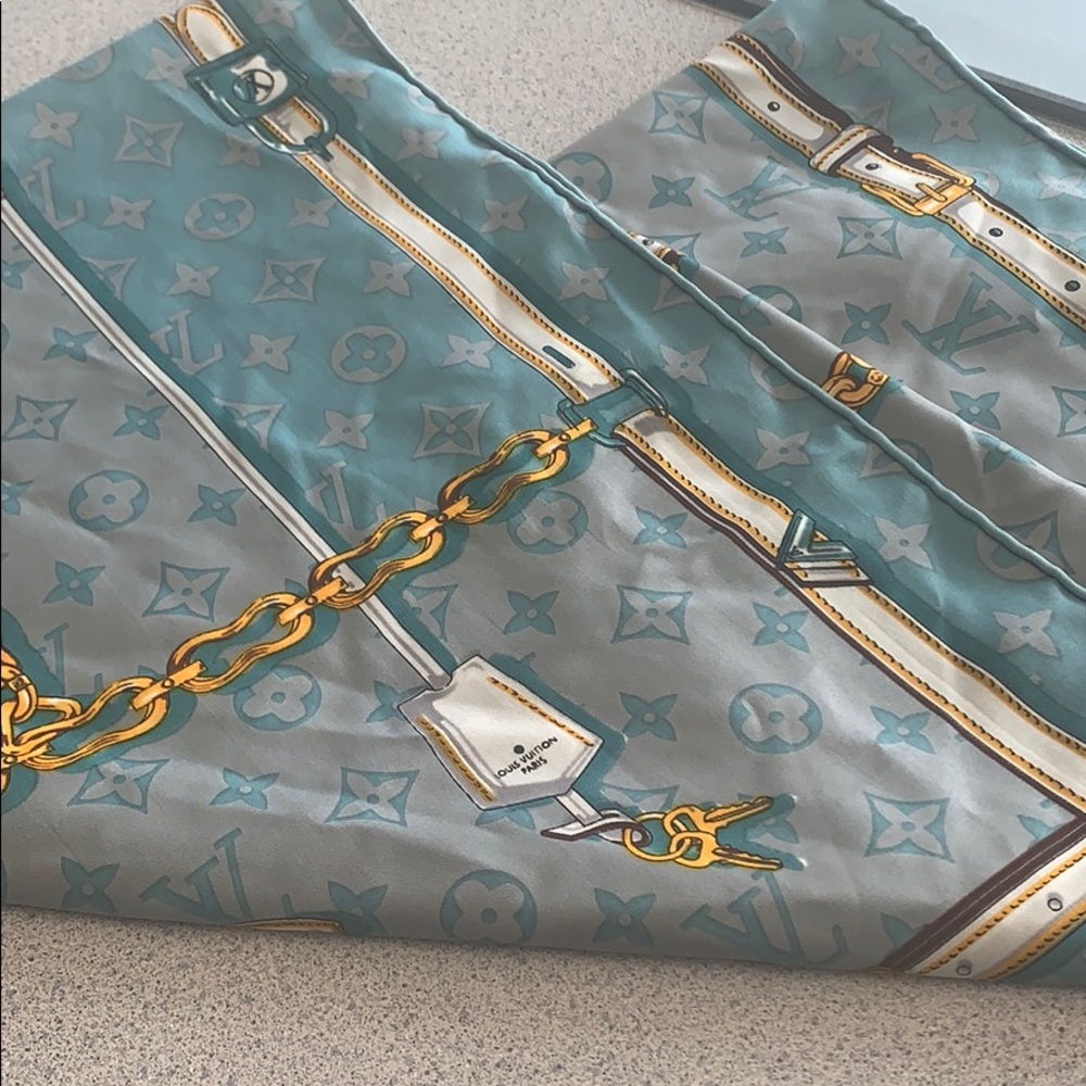 Louis vittion Blue with chain print scarf. 51 inch